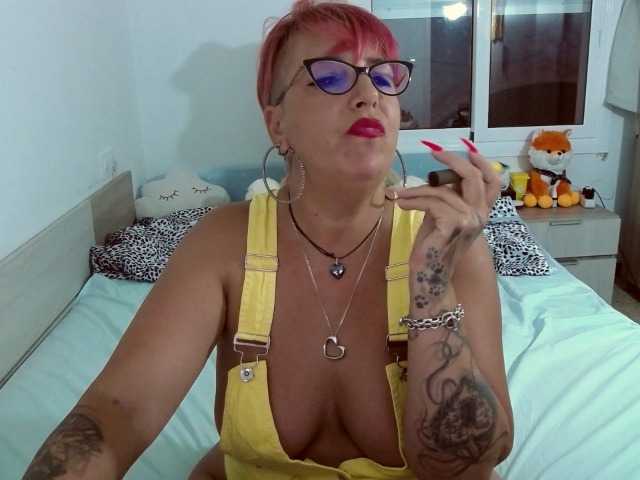 Fotky AmmandaDulley Make me oil my body for you ,dance time 999 tk and u got me kiss and waiting for some action !