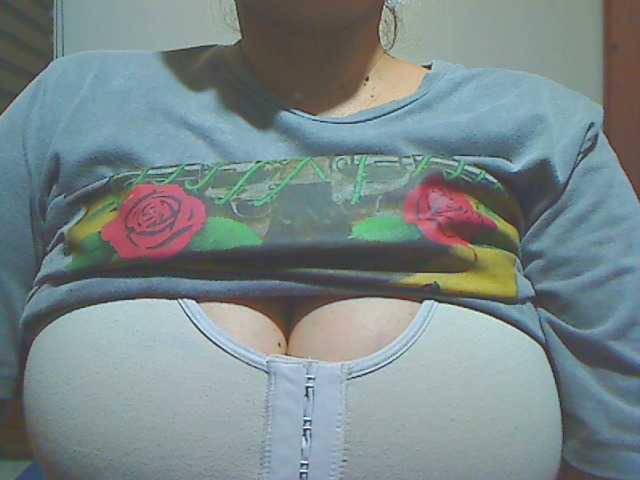 Fotky GIOVANNA-SEX Welcome To my Room Guys...If u love me 1.000tks...or If you want to give me a day off 10.000tks...Open your cam ? 30tks...Squirt 500tks...