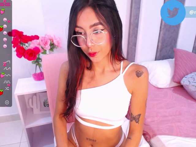 Fotky MelyTaylor ♥Make me go crazy with your fantasies and your darkest desires, I want to please you. ♥ tip if you enjoy ♥♥lush on♥0 fingers pussy and juice @goal