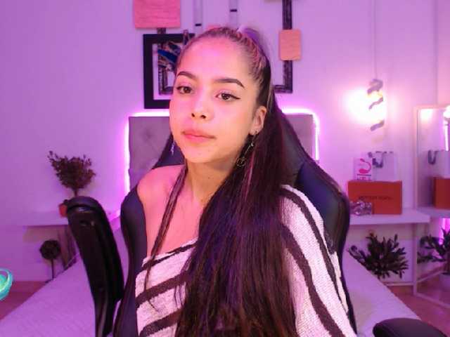 Fotky saraahmilleer hello guys welcome to my room help me complette my first goal : naked go enjoy me #latina#brunette#curvy#hot#young#18#pvt
